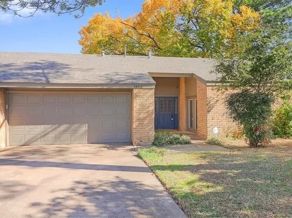 1802 Woodview Ct, Grand Prairie, TX 75050