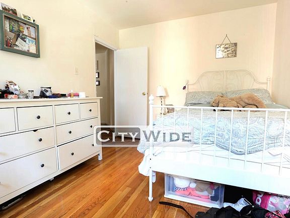 4th image of 21 E 2nd St #42