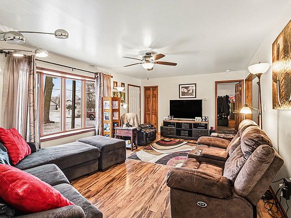 5th image of 1495 S Knight Rd