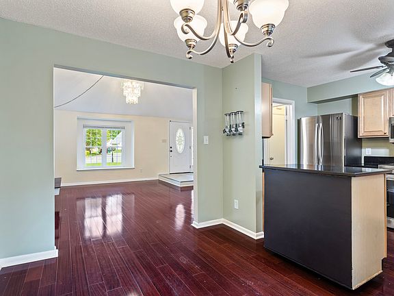 5th image of 703 Longleaf Ln