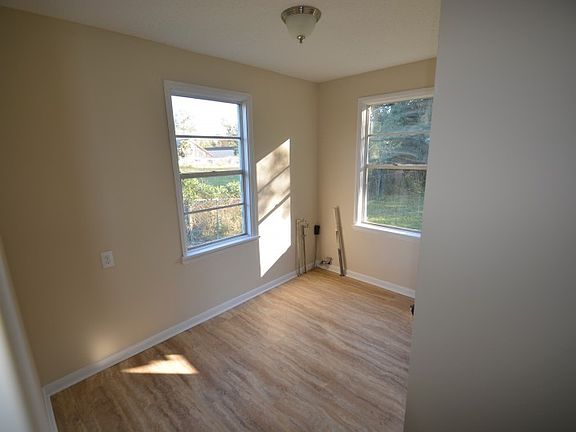5th image of 6014 Lynnwood Ave