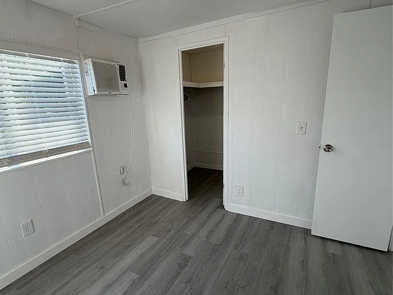 403 Avenue E — Photo 15