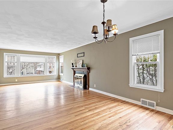 3rd image of 503 Crawford Ave