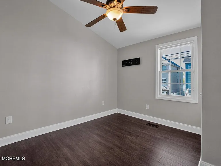 401 Spruce St — Photo 19