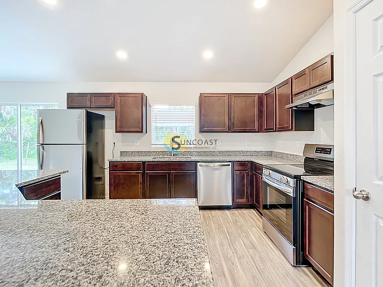 11501 N Landover Ter — Photo 5