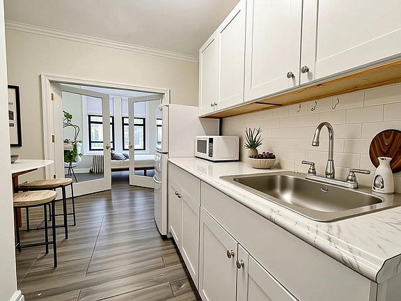 3rd image of 2841 Broadway #9L1