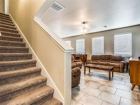 4th image of 3809 Loma Reina Way