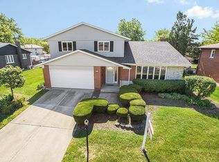 15301 Walnut Rd, Oak Forest, IL 60452