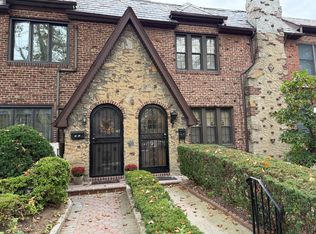 2937 167th St, Flushing, NY 11358
