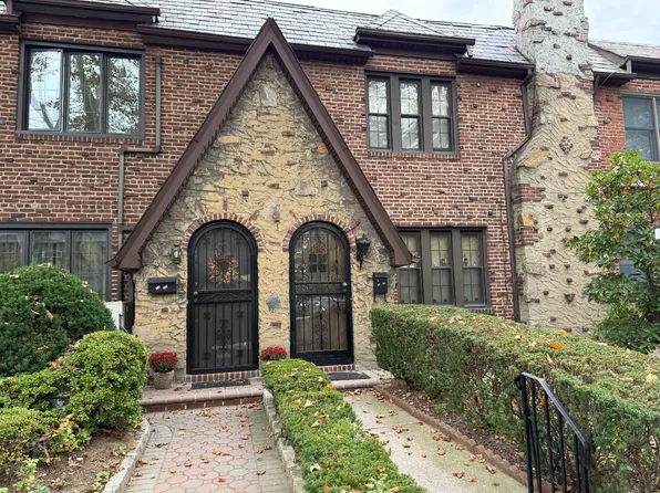 2937 167th St, Flushing, NY 11358
