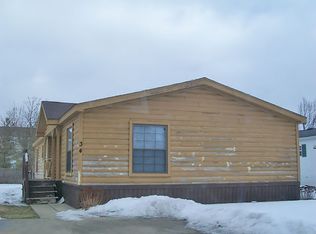 34 Carmell St, Belleville, MI 48111