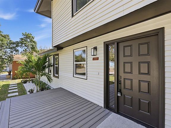 3rd image of 727 16th Ave NW