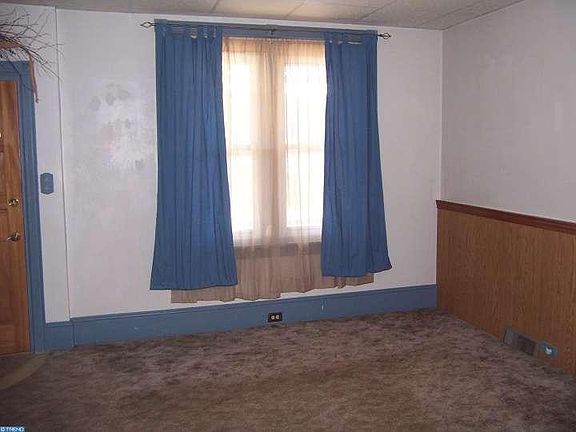 4th image of 223 E 3rd St