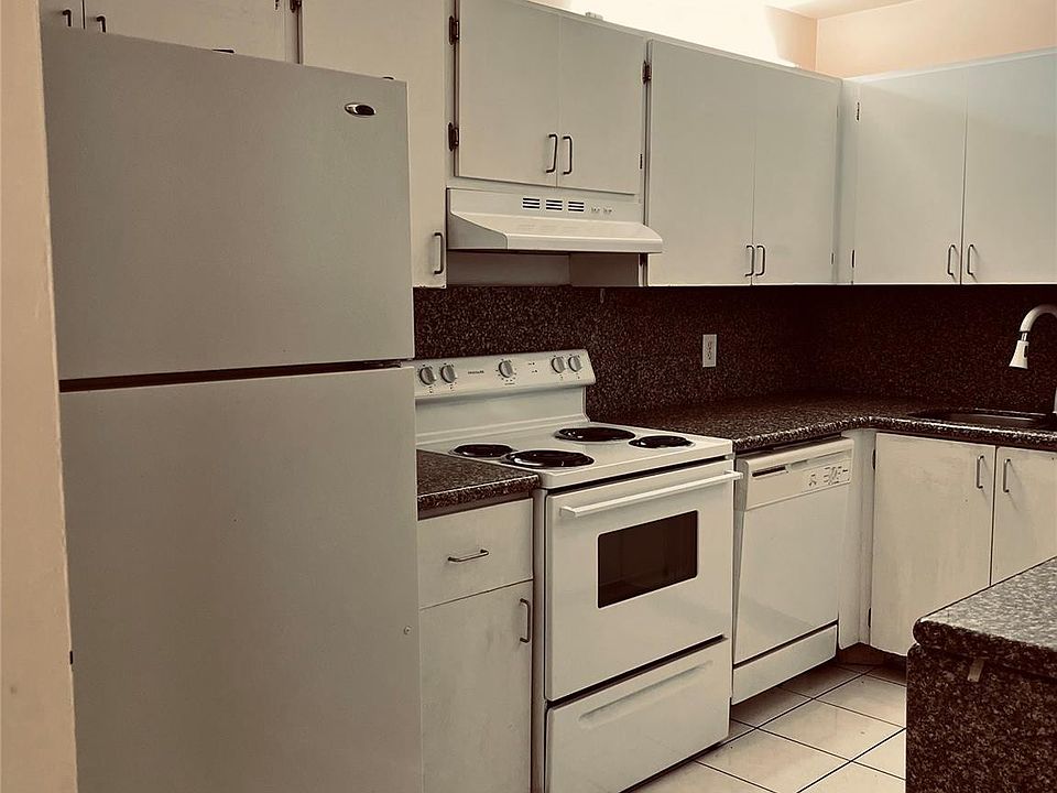 1st image of 733 SE 1st Way #303