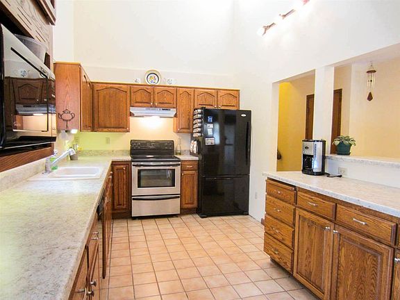 3rd image of 379 Aragon Ave