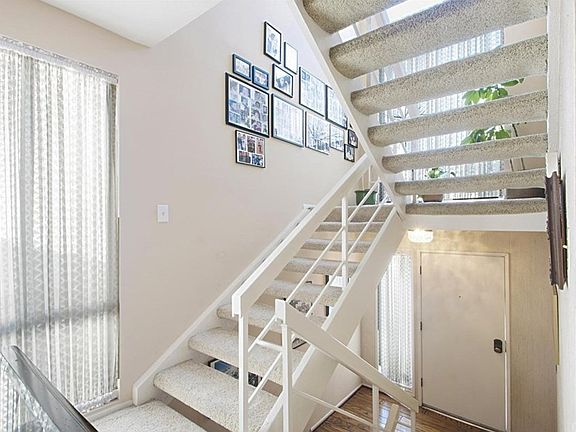 3rd image of 5333 Coldwater Canyon Ave APT C