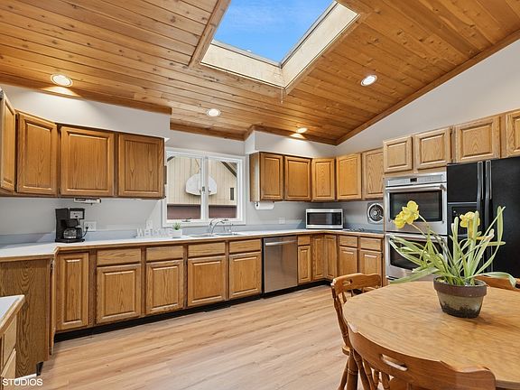 5th image of 206 Villa Ave