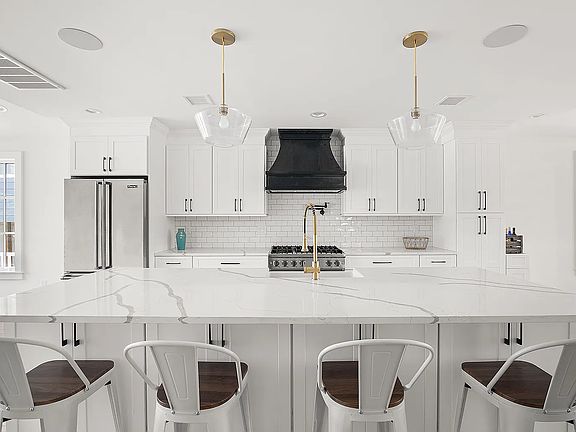 4th image of 175 Bedford Ave