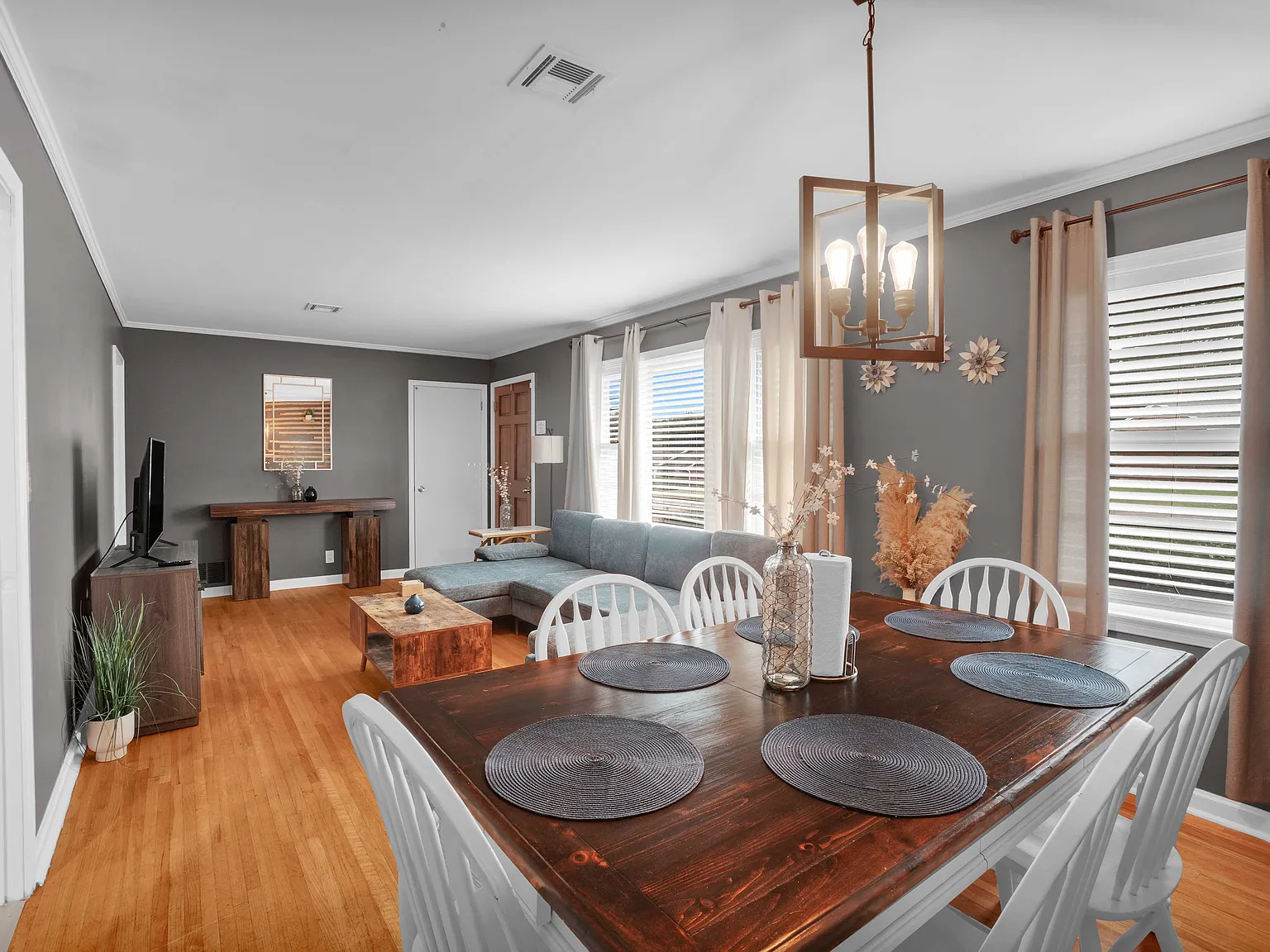 3 bed, 1677 sqft, $3,200 — Photo 3