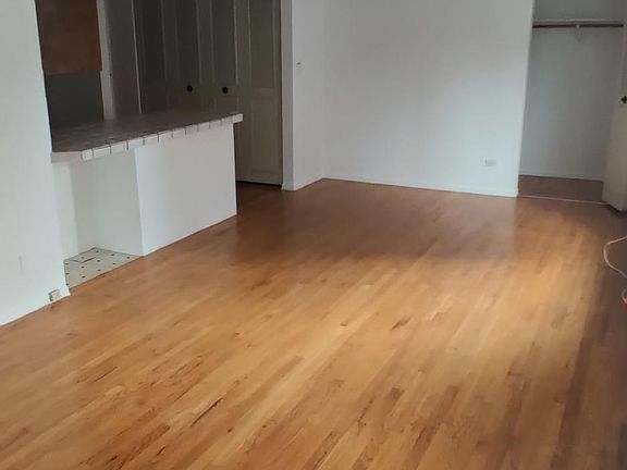 3rd image of 6250 N Kenmore Ave #411