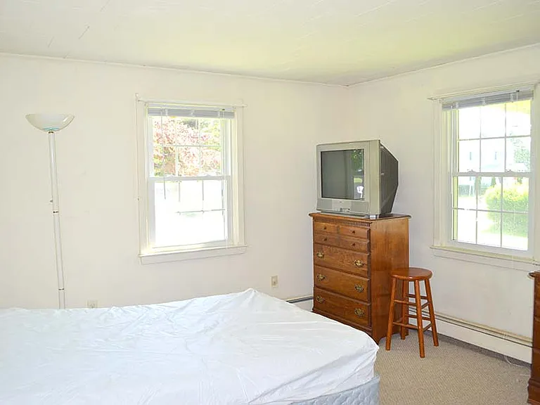 64 Hemlock Ave — Photo 11
