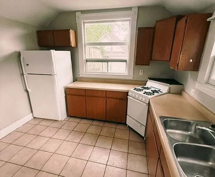 608 Bates St SE #2 — Photo 3
