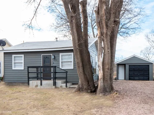 2424 E 37th St, Des Moines, IA 50317