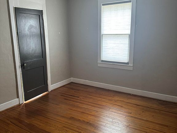 3rd image of 1504 E Moreno St