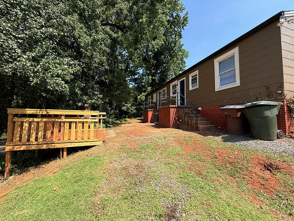 2900 Lawndale Dr