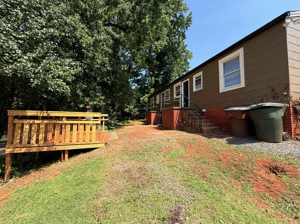 2900 Lawndale Dr, Greensboro, NC 27408