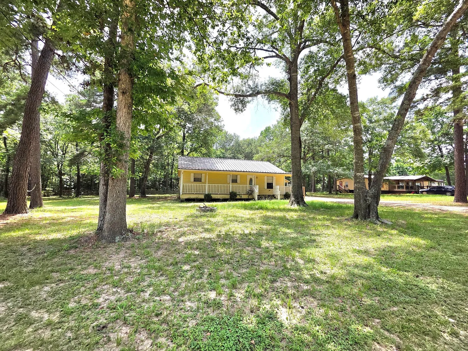 3 bed, 2.0 bath, 1400 sqft, $1,545 — Photo 1