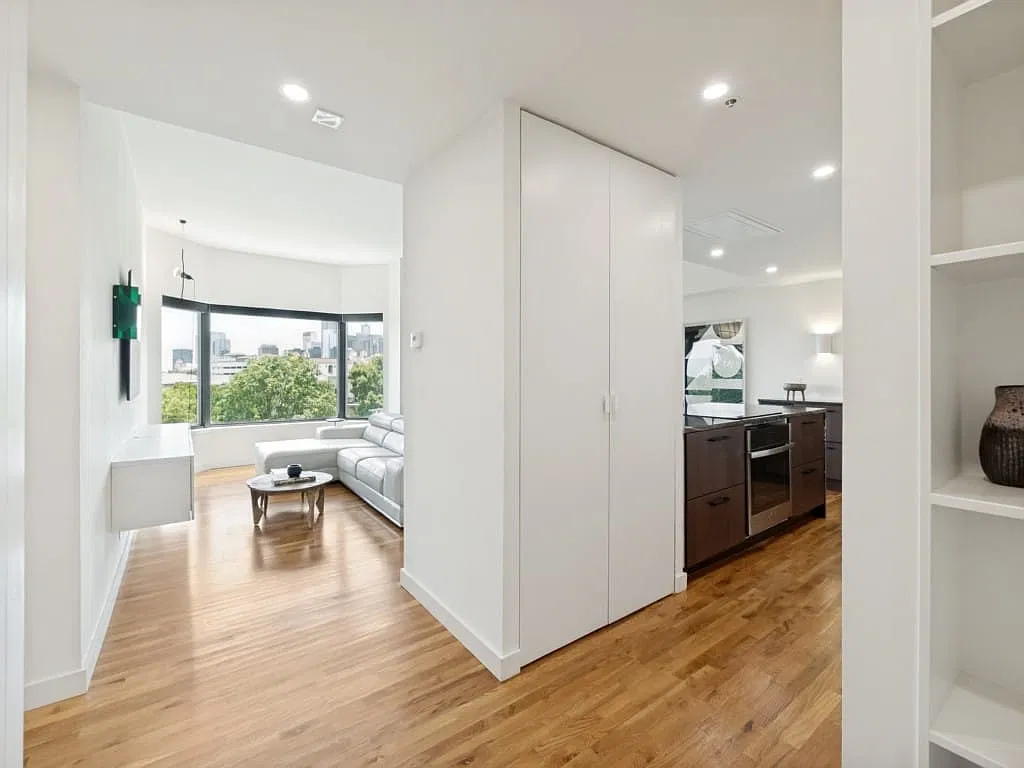 1 bed, 1.0 bath, 996 sqft, $3,950 — Photo 4