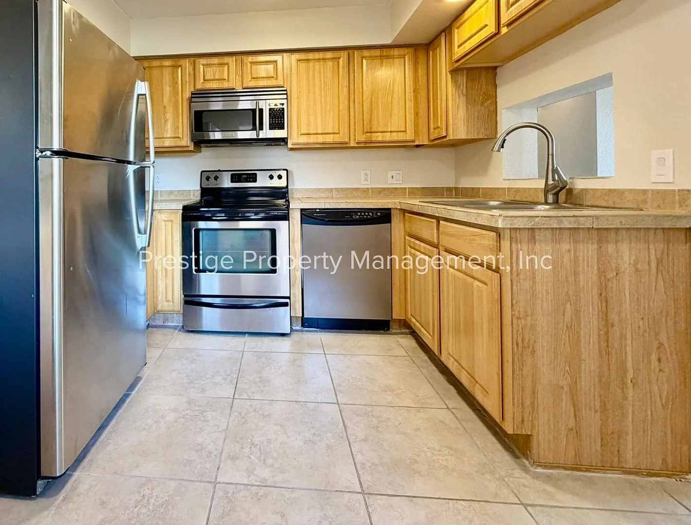 Come Check Out This 2/1 Central Condo! — Photo 2