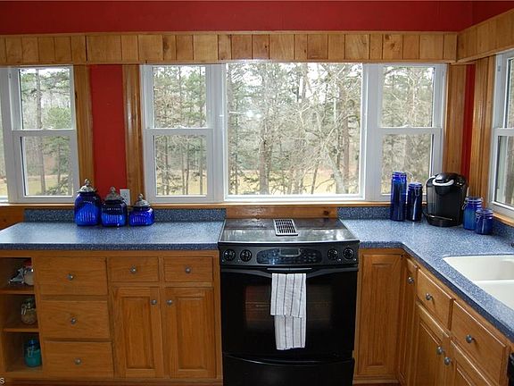 5th image of 285 Lakeview Dr