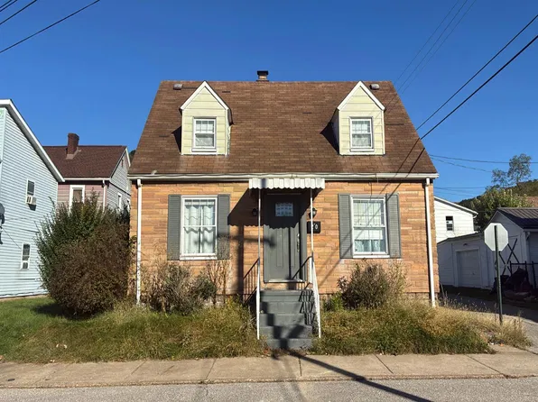 20 Chapman St, Follansbee, WV 26037