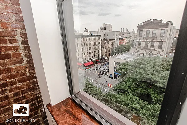 Rented by Jonis Realty | media 10