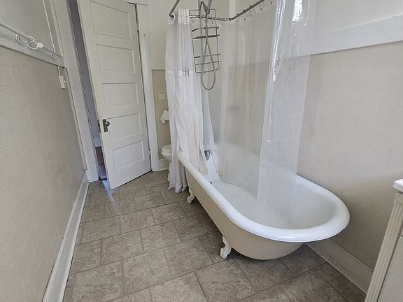 4th image of 732 N 6th Ave APT 1