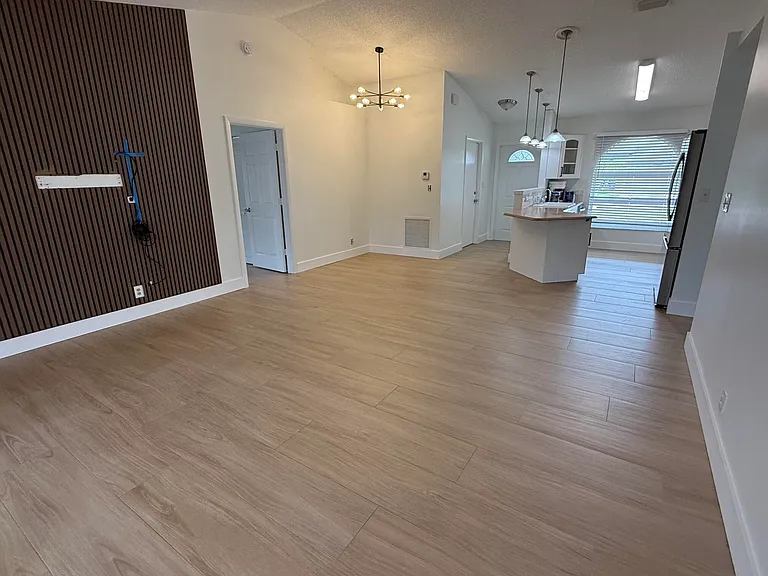 6249 Foster St — Photo 15