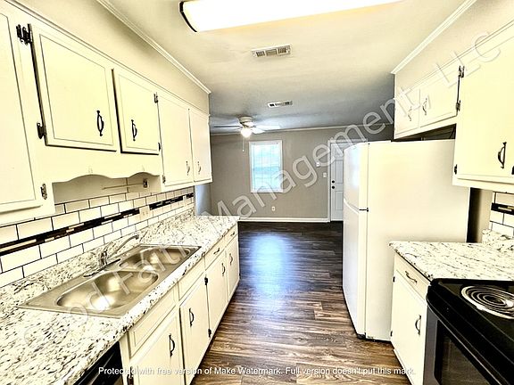 4th image of 4256 Parkwood Dr