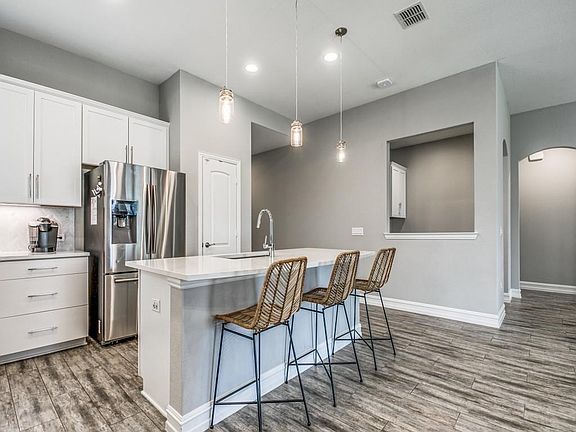 4th image of 6516 Cedarhurst Ct