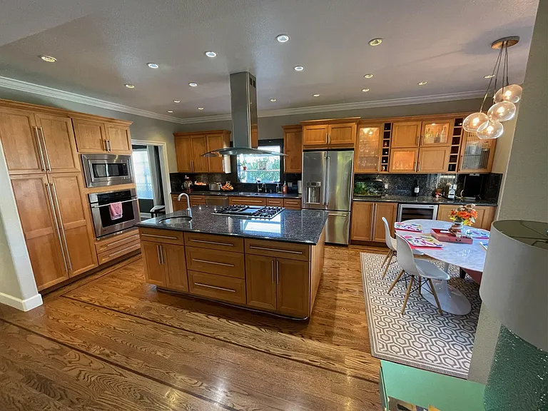 1220 Balboa Ave — Photo 3
