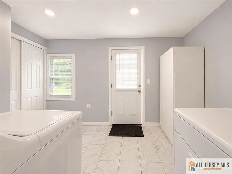 6 Rutgers Rd — Photo 13