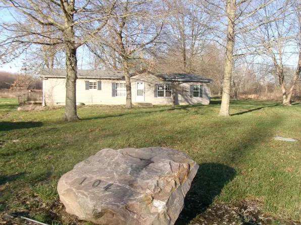 104 Country Way Ln, Bethel, OH 45106