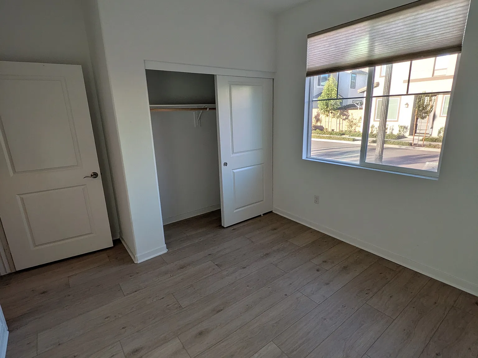 4 bed, 2188 sqft, $1,100 — Photo 2