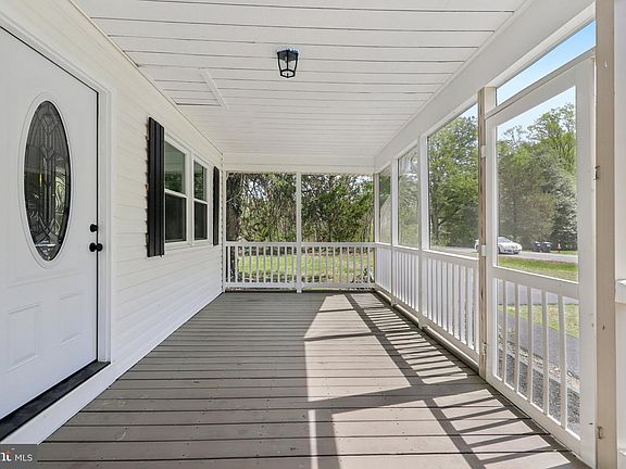 3rd image of 1257 White Oak Rd