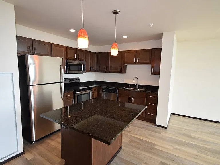 Galaxie High Rise Apartments — Photo 122