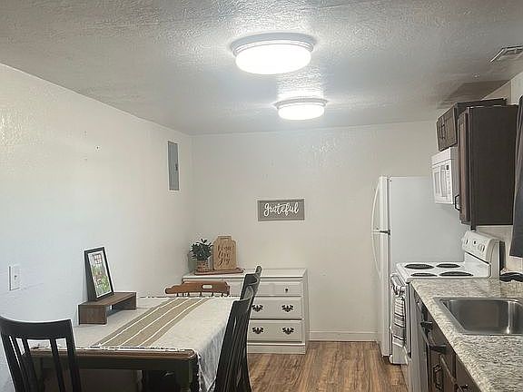 5th image of 273 N Hale St