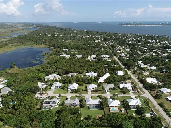 1151 NE Pinehill Ter, Jensen Beach, FL 34957