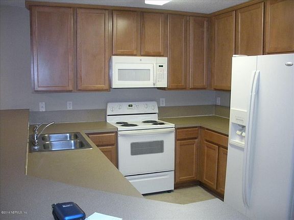 4th image of 830 S Black Cherry Dr #1