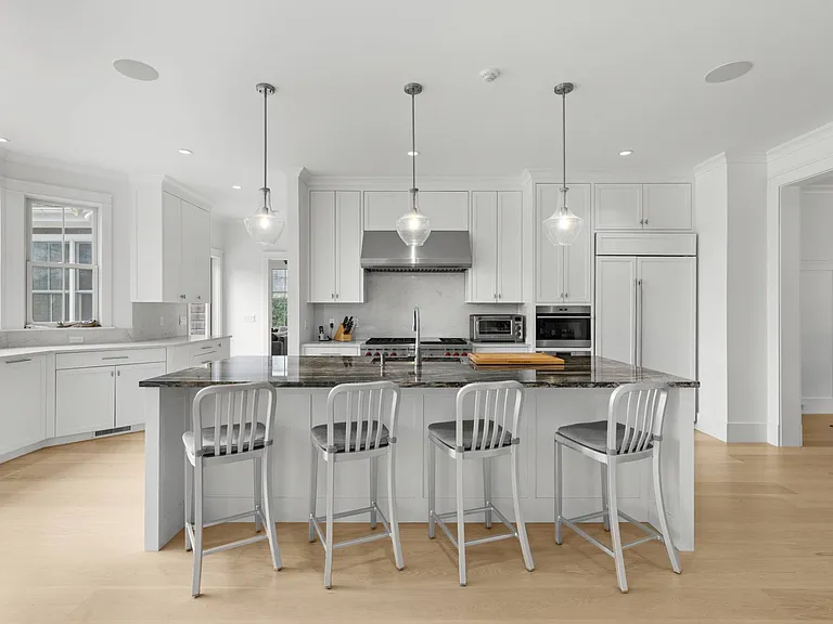 73 Beach Ln — Photo 6